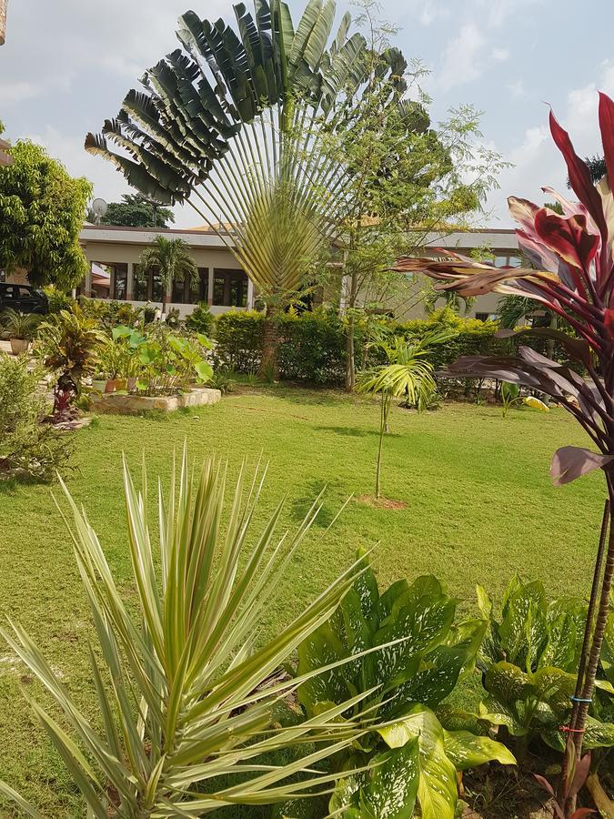 Sweet Garden Hotel Kumasi Buitenkant foto