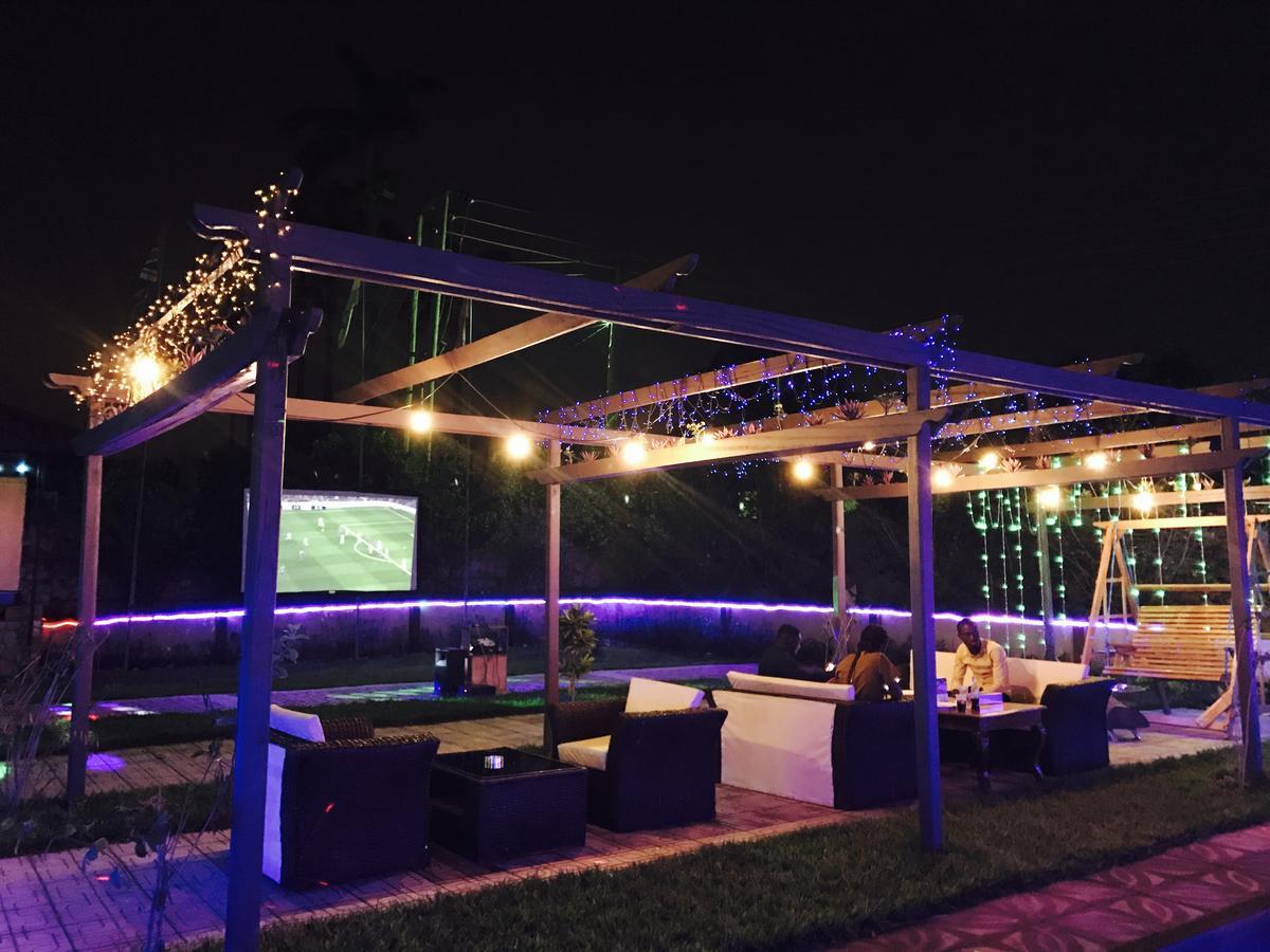 Sweet Garden Hotel Kumasi Buitenkant foto