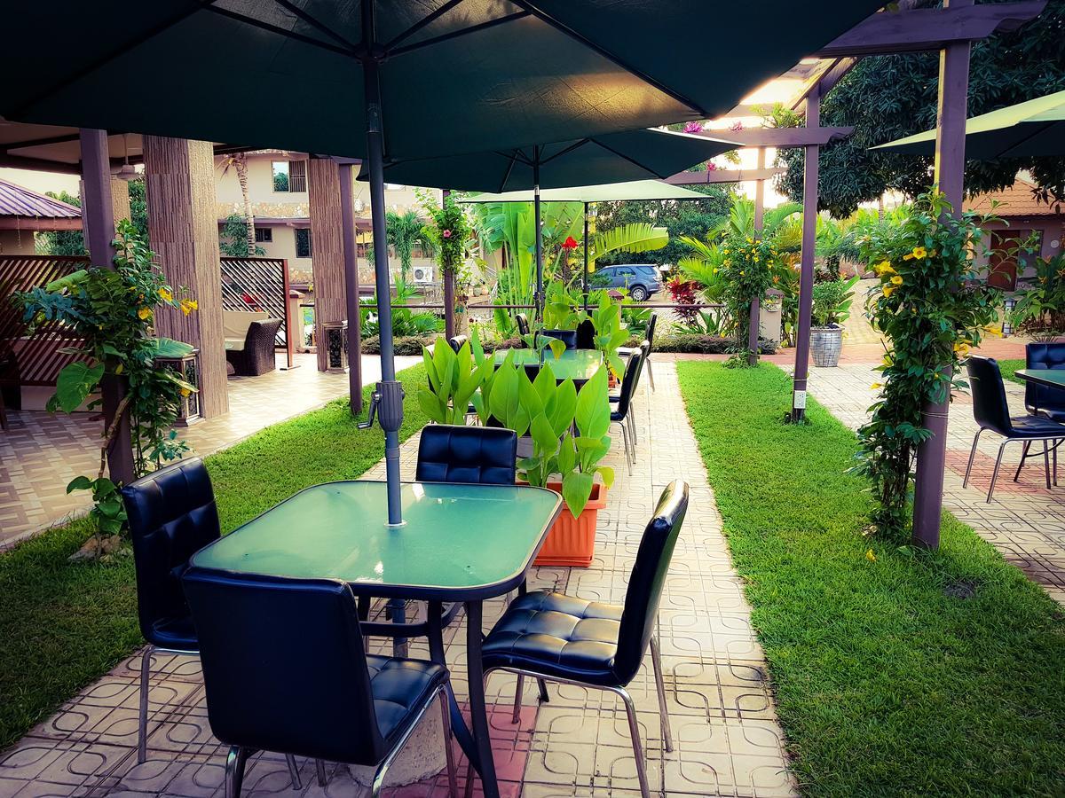 Sweet Garden Hotel Kumasi Buitenkant foto