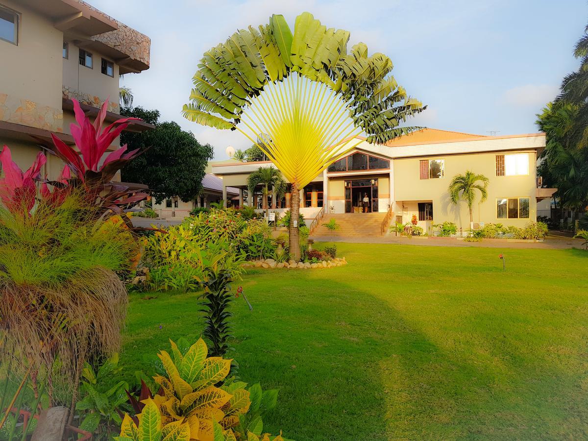 Sweet Garden Hotel Kumasi Buitenkant foto