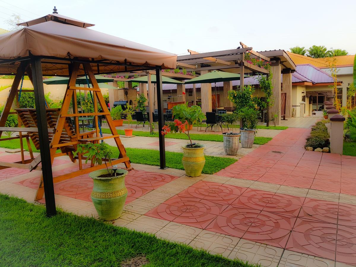 Sweet Garden Hotel Kumasi Buitenkant foto