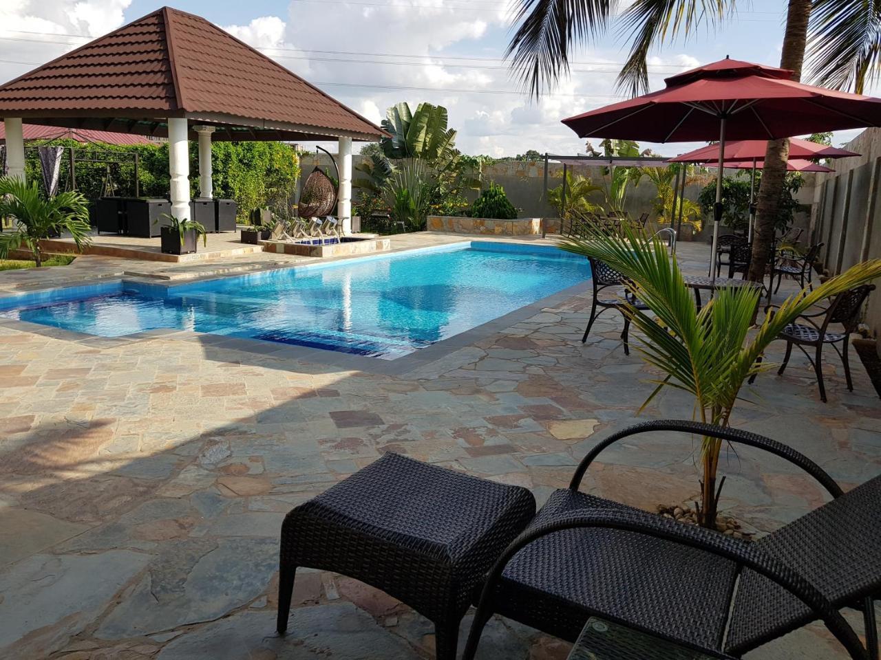 Sweet Garden Hotel Kumasi Buitenkant foto