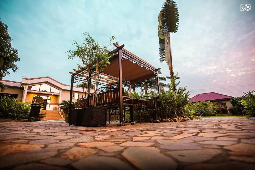Sweet Garden Hotel Kumasi Buitenkant foto