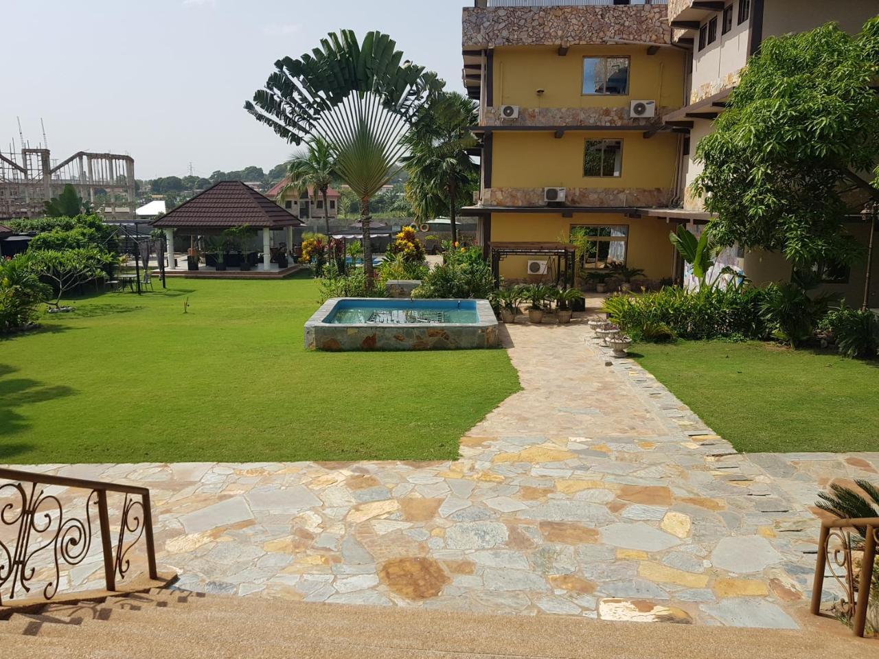 Sweet Garden Hotel Kumasi Buitenkant foto
