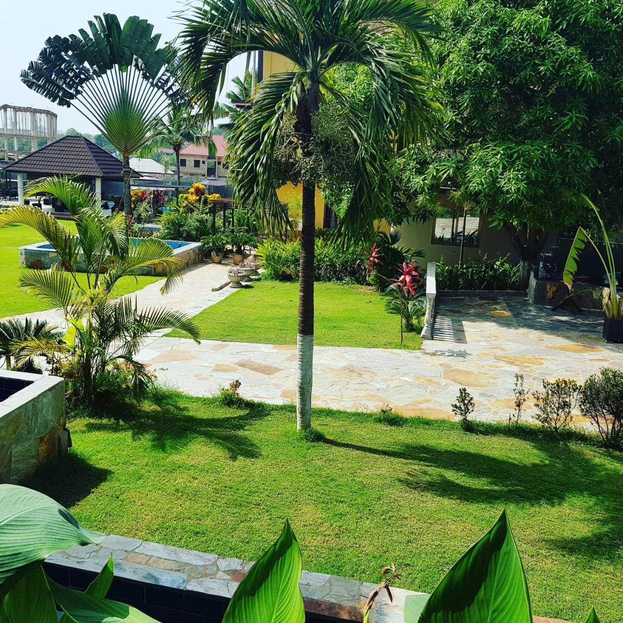 Sweet Garden Hotel Kumasi Buitenkant foto